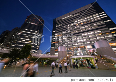 Tokyo cityscape landscape in Japan, such as Shinagawa station Konan mouth, view of the city (night view) 42896015