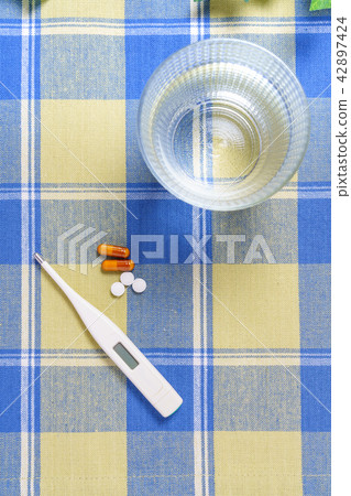 Cold medicine 42897424