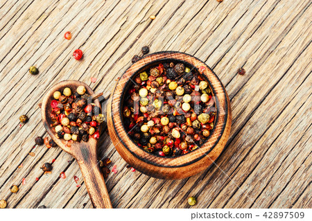 Spice-pepper peas or peppercorn 42897509