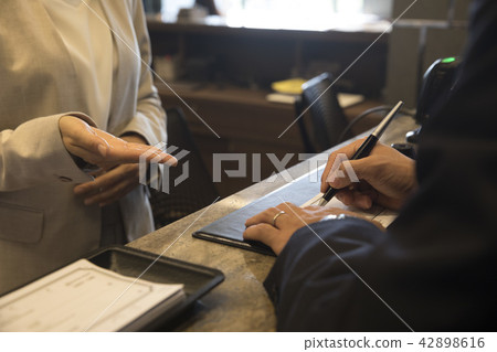 Receptionist 42898616