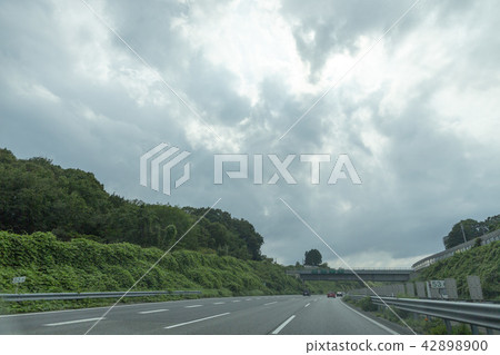 High speed speed masking patrol car attacking driving traffic violation congestion homecoming Golden Bon Fine service High speed speed masking patrol car attacking driving traffic violation congestion homecoming Golden Bon Fine service 42898900