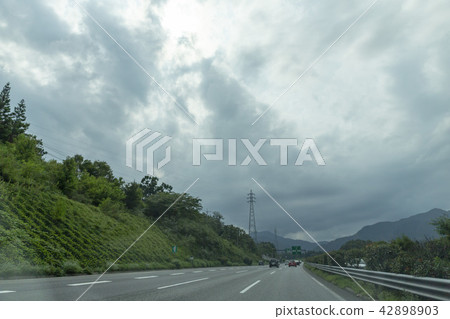 High speed speed masking patrol car attacking driving traffic violation congestion homecoming Golden Bon Fine service High speed speed masking patrol car attacking driving traffic violation congestion homecoming Golden Bon Fine service 42898903