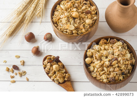 Dry Breakfast of oat flakes, granules and nuts.  42899073