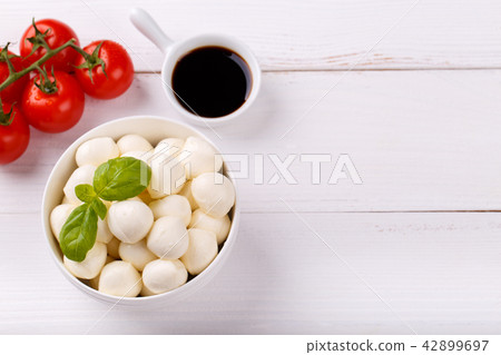Italian mozzarella cheese 42899697
