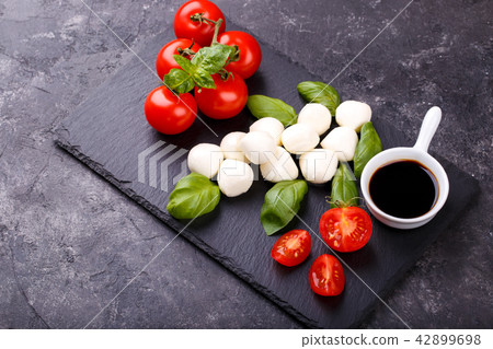Italian mozzarella cheese 42899698