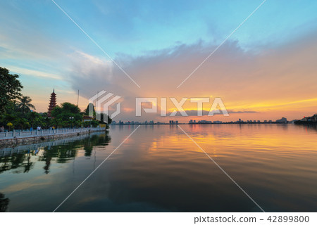 West lake in Hanoi 42899800