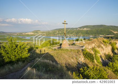 Tsarev kurgan. Attraction of the Samara region. On a Sunny summer day Tsarev kurgan. Attraction of the Samara region. On a Sunny summer day 42901003