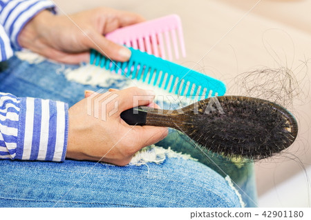 Woman hand with comb close up 42901180