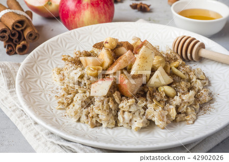 Oatmeal with fresh apples, nuts and cinnamon Oatmeal with fresh apples, nuts and cinnamon 42902026