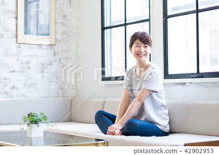 年輕的女士 42902953