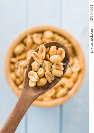 Salted roasted peanuts. Salted roasted peanuts. 42904191