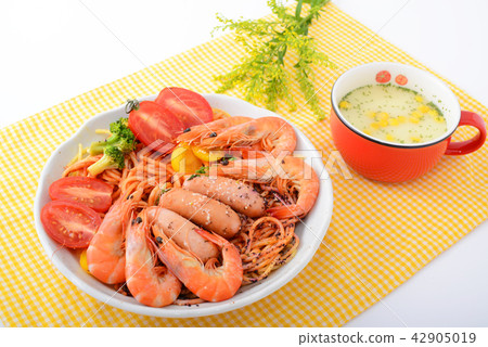 Delicious seafood pasta Delicious seafood pasta 42905019