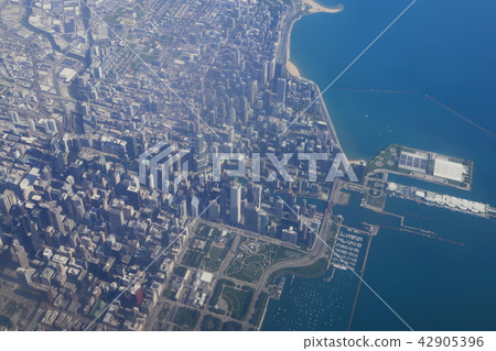 Downtown landscape in Chicago from the sky (Chicago, USA) Downtown landscape in Chicago from the sky (Chicago, USA) 42905396