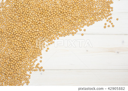 Raw chickpeas kabuli on grey wood 42905882