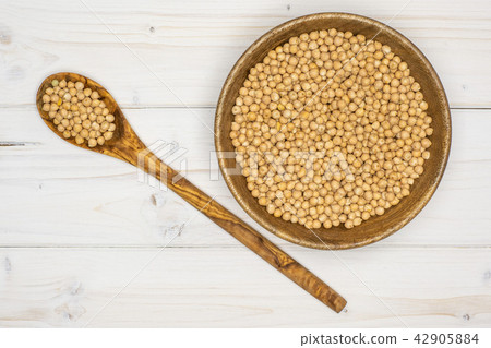Raw chickpeas kabuli on grey wood 42905884