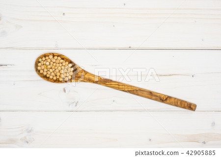 Raw chickpeas kabuli on grey wood 42905885