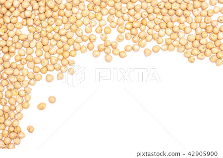 Raw chickpeas kabuli isolated on white Raw chickpeas kabuli isolated on white 42905900