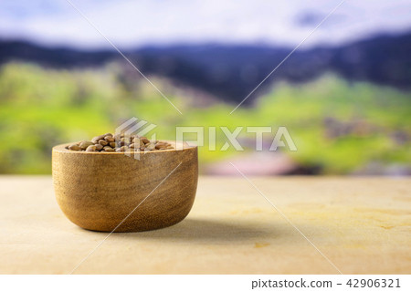 Raw green lentil seeds 42906321