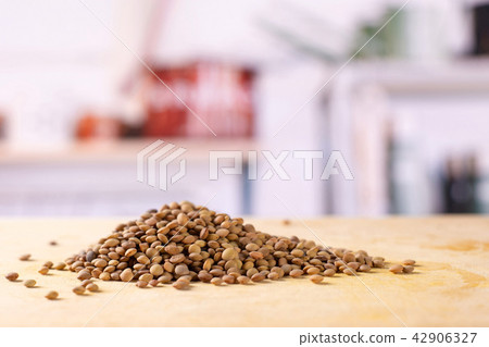 Raw green lentil seeds 42906327