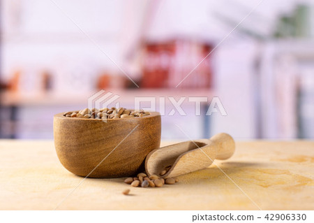 Raw green lentil seeds 42906330