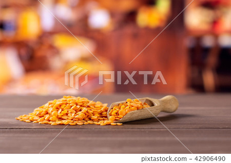 Raw red lentils with rustic kitchen 42906490