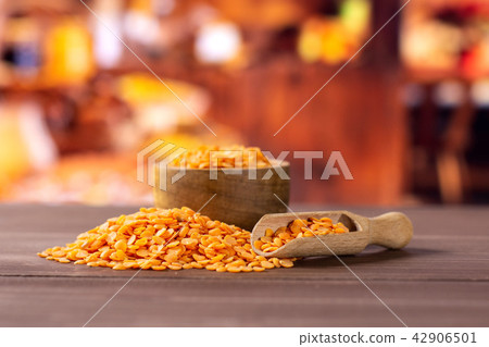 Raw red lentils with rustic kitchen 42906501