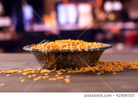 Raw red lentils with restaurant 42906505