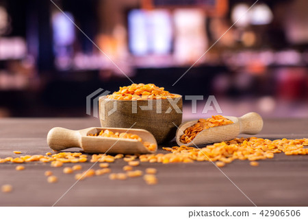 Raw red lentils with restaurant 42906506