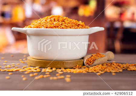 Raw red lentils with rustic kitchen Raw red lentils with rustic kitchen 42906512