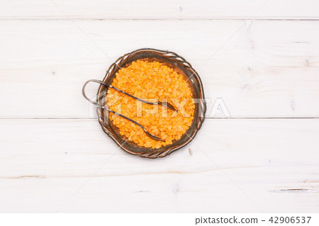 Raw red lentils on grey wood 42906537