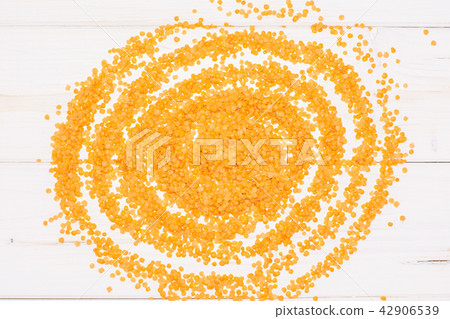 Raw red lentils on grey wood 42906539
