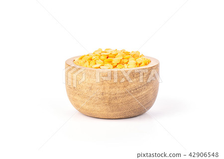 Raw red lentils isolated on white 42906548