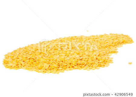 Raw red lentils isolated on white 42906549