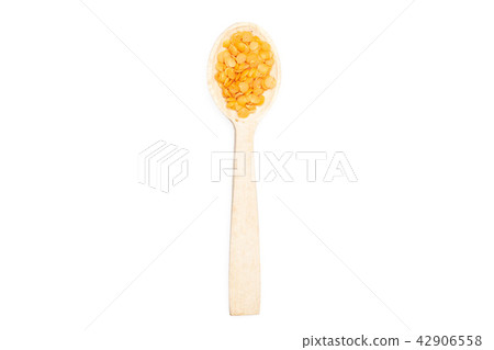 Raw red lentils isolated on white 42906558