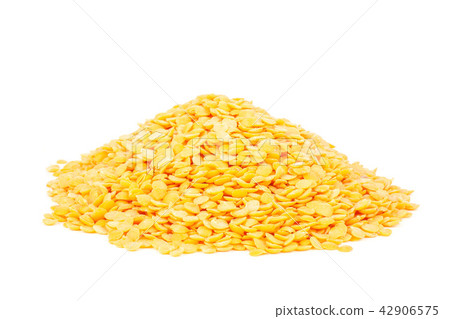 Raw red lentils isolated on white 42906575