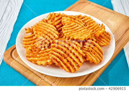 Criss Cross Fries on a board Criss Cross Fries on a board 42906915