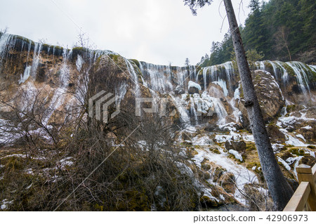Waterfall from a cliff in the forest 42906973