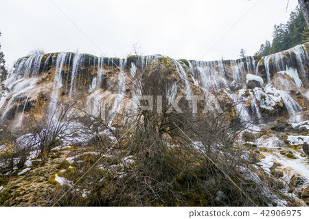 Waterfall from a cliff in the forest 42906975