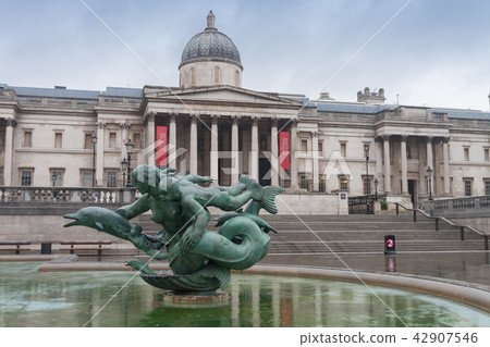 Mermaid statues  on fountain on Trafalgar square  42907546