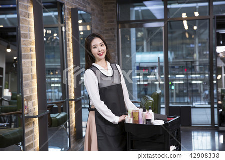 Hairdresser styling woman's hair in a salon. Korean beauty stock photo. 184 42908338