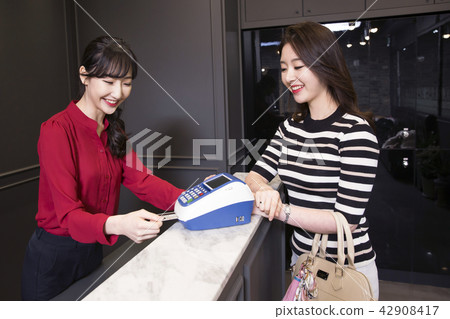 Hairdresser styling woman's hair in a salon. Korean beauty stock photo. 128 42908417