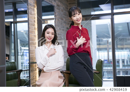 Hairdresser styling woman's hair in a salon. Korean beauty stock photo. 138 Hairdresser styling woman's hair in a salon. Korean beauty stock photo. 138 42908419