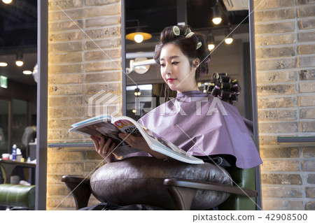 Hairdresser styling woman's hair in a salon. Korean beauty stock photo. 091 42908500