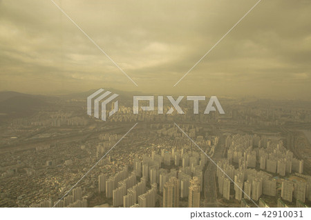 Landscape of City in the fine dust. fine dusts covering up the air. 070 42910031