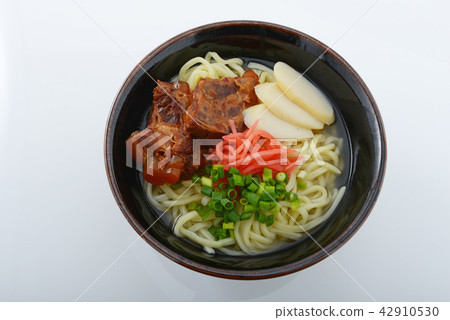 傳統沖繩豬豬腿蕎麥麵條 傳統沖繩豬豬腿蕎麥麵條 42910530