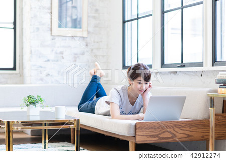 A young lady (personal computer) A young lady (personal computer) 42912274