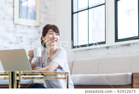 A young lady (personal computer) 42912673