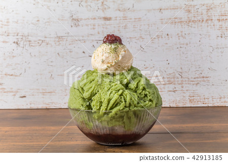 蓬鬆刨冰台灣式流行刨冰 蓬鬆刨冰台灣式流行刨冰 42913185