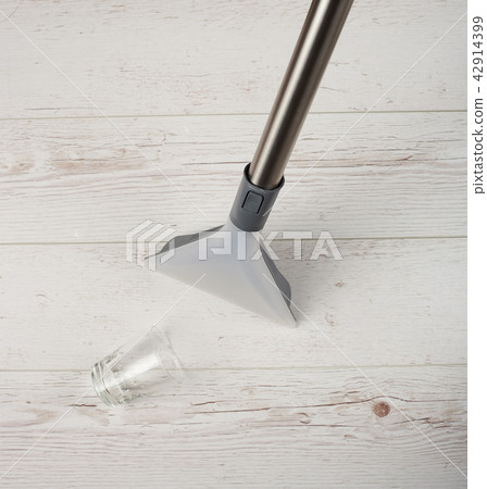 Erasing water spill Erasing water spill 42914399