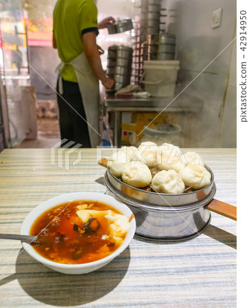 Steamed Meat Bun 42914950